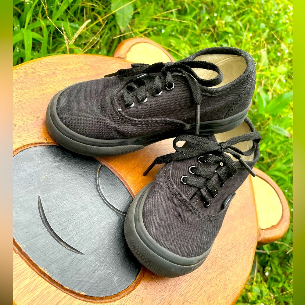 Good used condition toddler all black Vans size 7.5